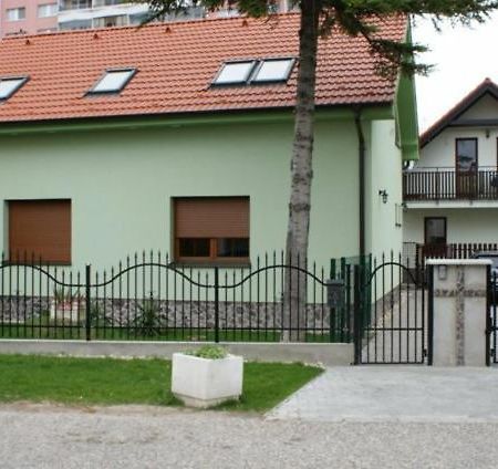 Vila Ria Bed & Breakfast Bratislava Exterior photo